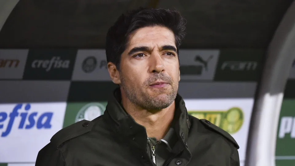 Abel evita falar sobre Seleção e reforça confiança em Leila Pereira