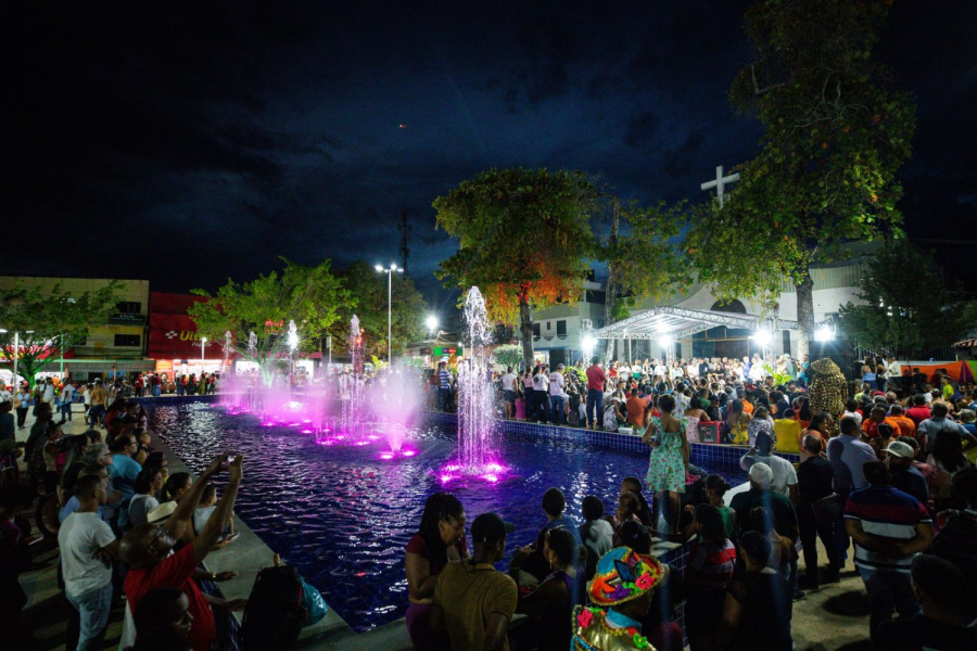 Praça Desembargador Montenegro é reinaugurada com nova estrutura e fonte luminosa revitalizada em Camaçari