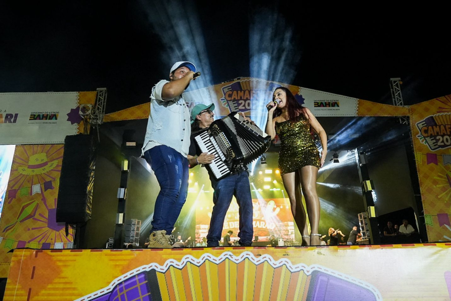 Do forró a seresta, segunda noite do Camaforró 2025 coloca multidão para dança no Espaço Camaçari